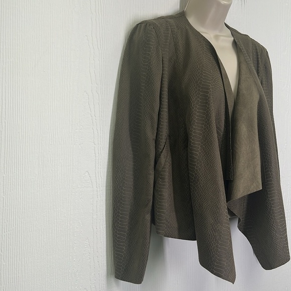 BLANK NYC - Fast Play Open Green Tan Crocodile Print Faux Leather Jacket Size S - Picture 3 of 11